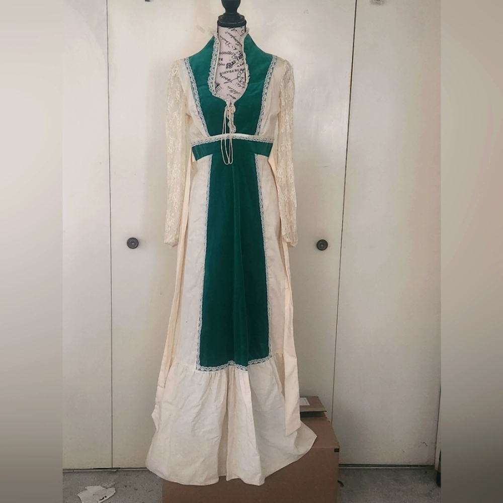 Vintage Gunne Sax Style Elegant Green and Cream Lace Maxi Dress